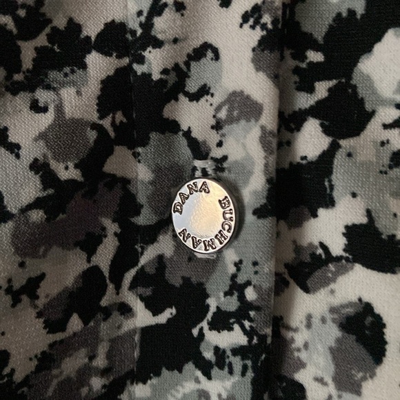 Dana Buchman Women’s Black Gray Abstract Long Sleeve Button Down Blouse Size 3X - Picture 7 of 8